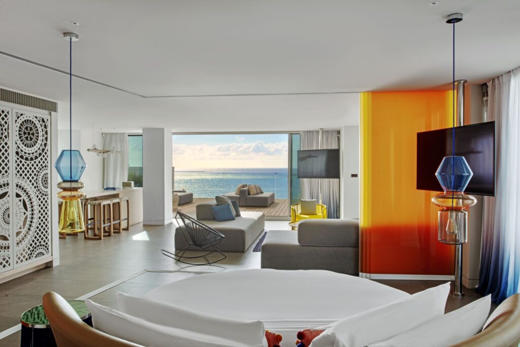 wh-ibzwh-ewow-suite-views-32575_Classic-Hor